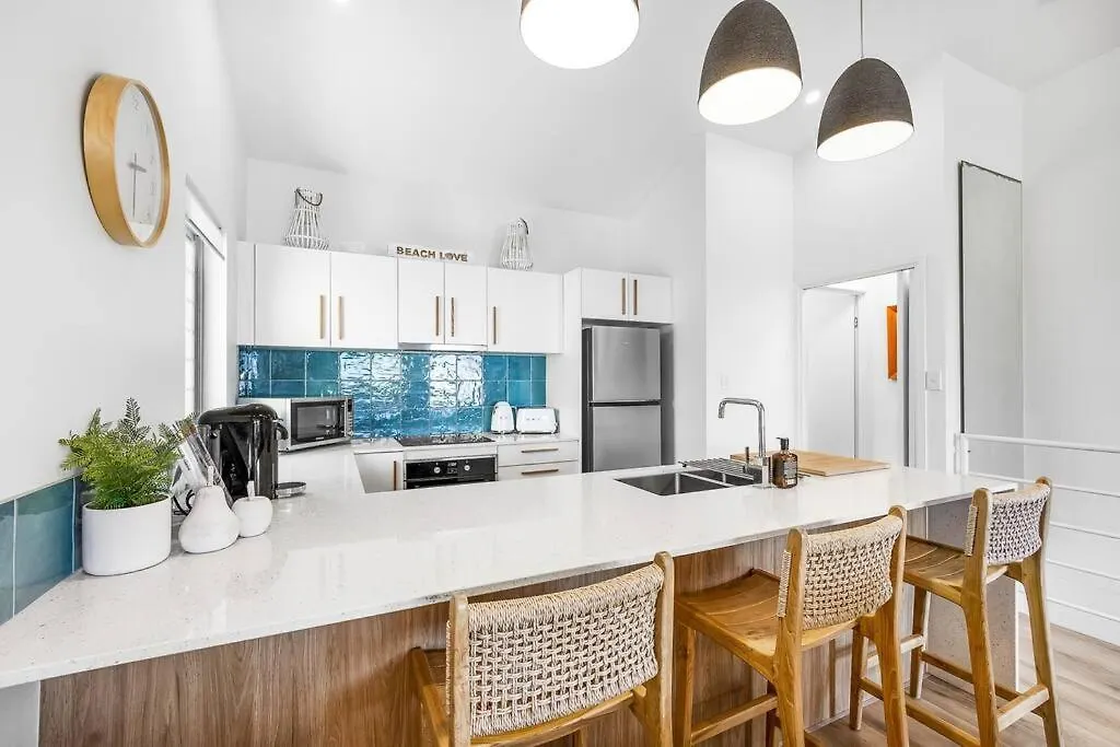 3 Andari, Sunshine Beach ~ Modern Apt, 1 Min Beach Australia