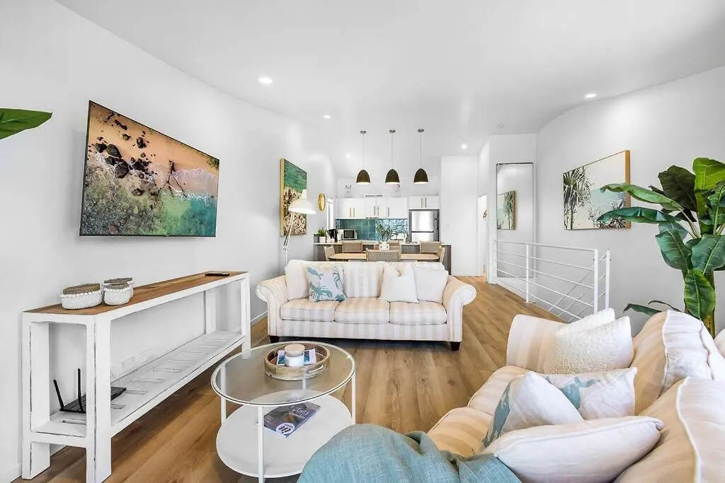 Apartment 3 Andari, Sunshine Beach ~ Modern Apt, 1 Min Beach