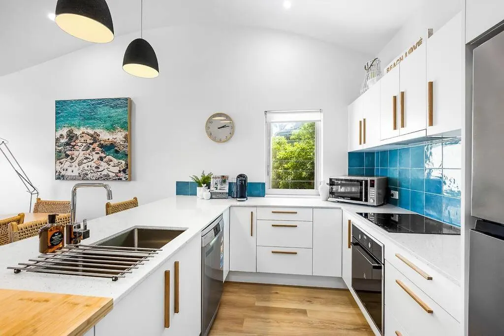 3 Andari, Sunshine Beach ~ Modern Apt, 1 Min Beach 0*,  Australia